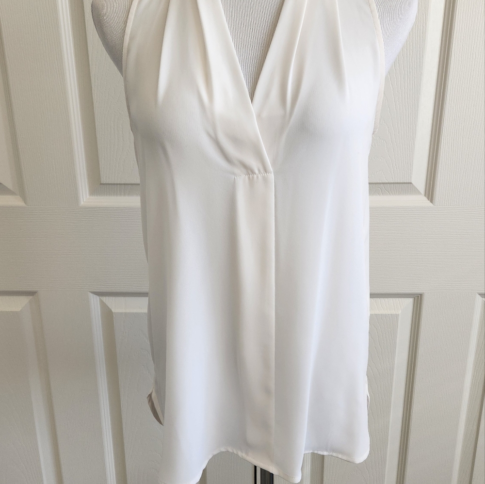 Vince Camuto sleeveless shell. V neck